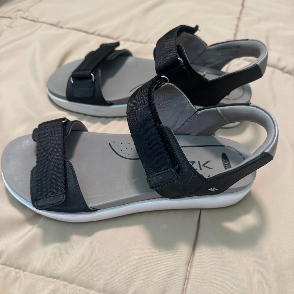Kizik KZK Womens Sandals Size 7.5 M Slip On-Hands Free Black/Grey/White